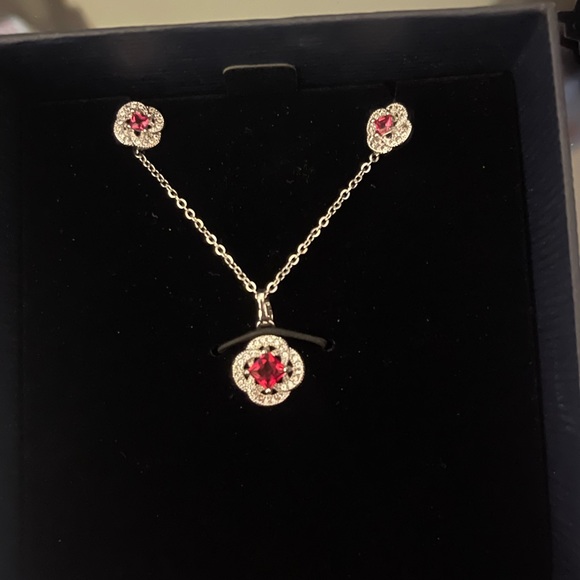 Beautiful Pink stone jewelry set. - Picture 2 of 4